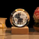 Luminária Cristal de Mesa Sistema Solar Saturno Lua Galáxia LED Base Madeira Enfeite Decorativo Casa